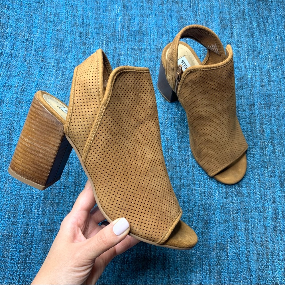 Steve Madden Cody Perforated Leather Peep Toe Boot Block Heel Women's Size 8.5